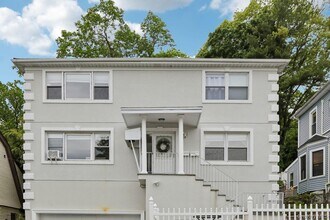Building Photo - 583 Bellevue Ave N