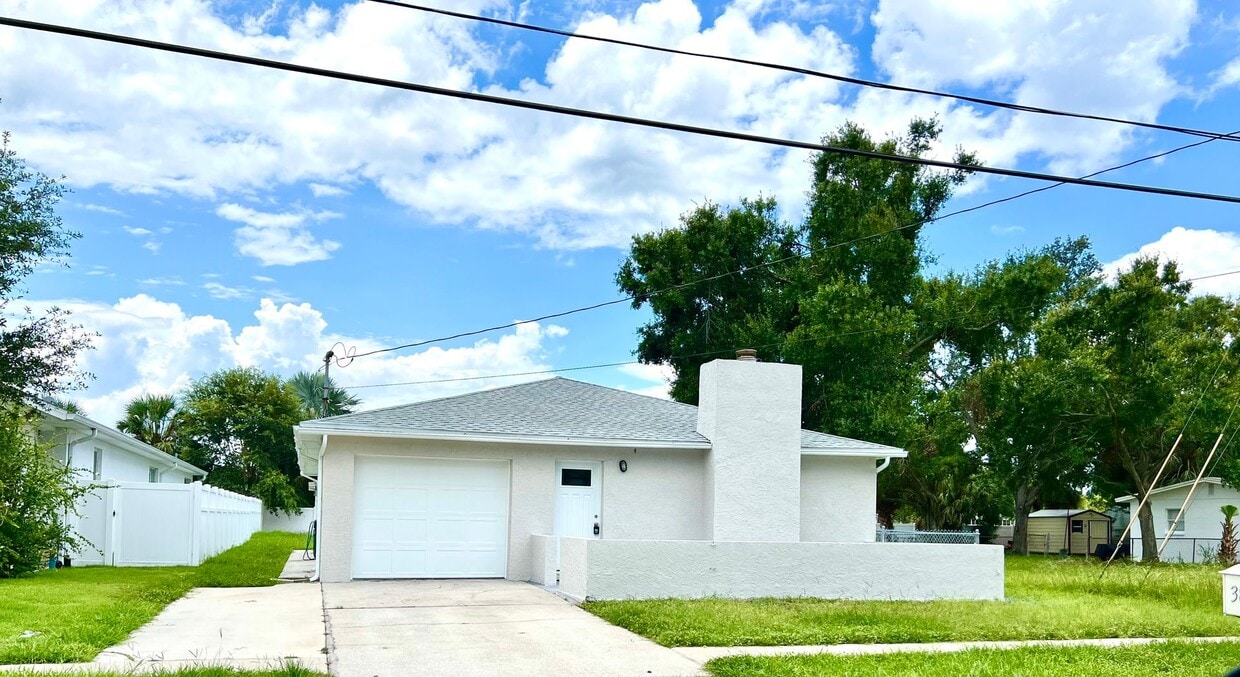 Primary Photo - Gorgeous 3BD/2BTH Remodeled South Tampa Home