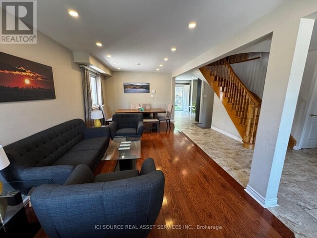 Building Photo - 5503 Landsborough Ave