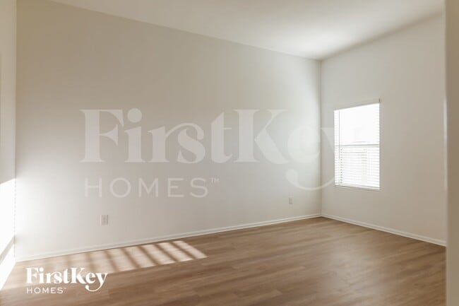 Foto del edificio - 437 Maple Bnd Ln