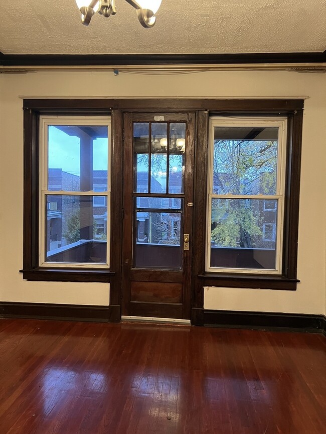 Foto del edificio - 4839 N Claremont Ave