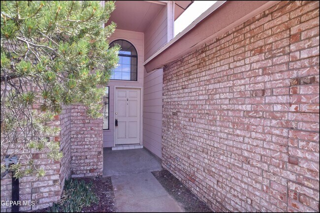 Building Photo - 3012 Silver Lake Pl