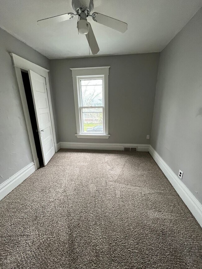 Building Photo - 3 Bed 1 Bath House