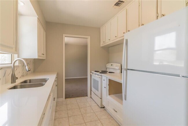 Building Photo - 15105 Mettle Dr