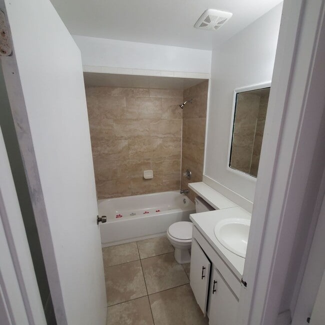 Building Photo - Peavy Ct