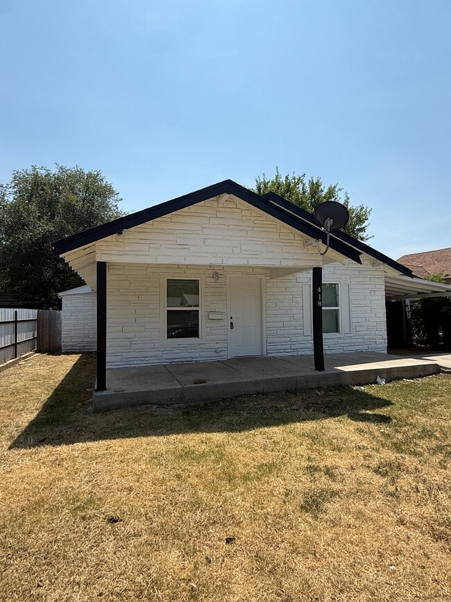 Building Photo - 418 SW 32nd St