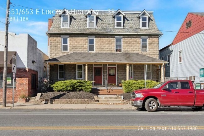 Foto del edificio - 651/653 E Lincoln Highway-3E
