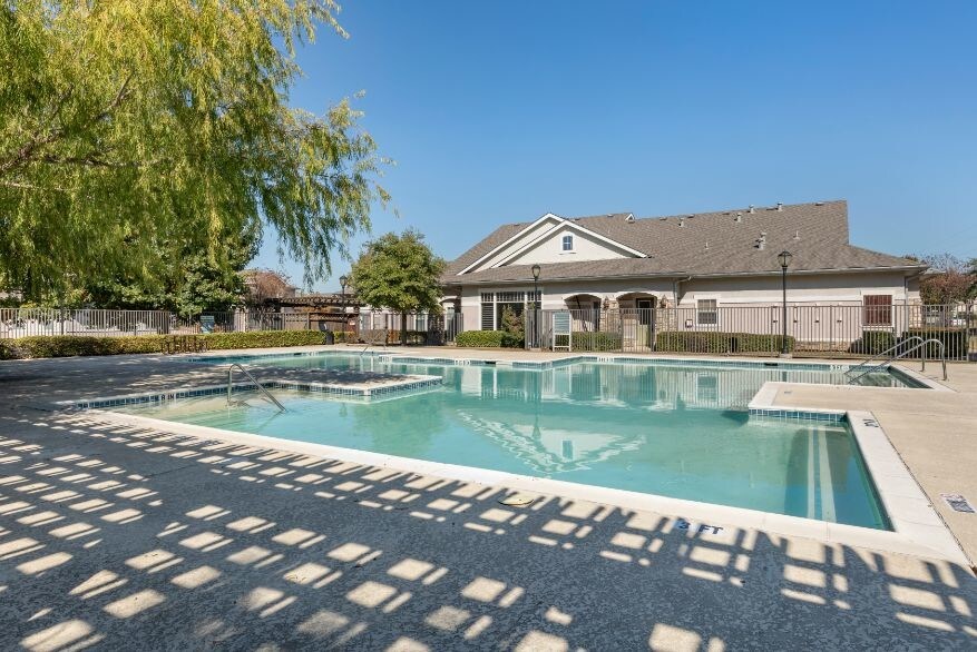 Landings at Bluff Ridge Apartments Dallas, TX