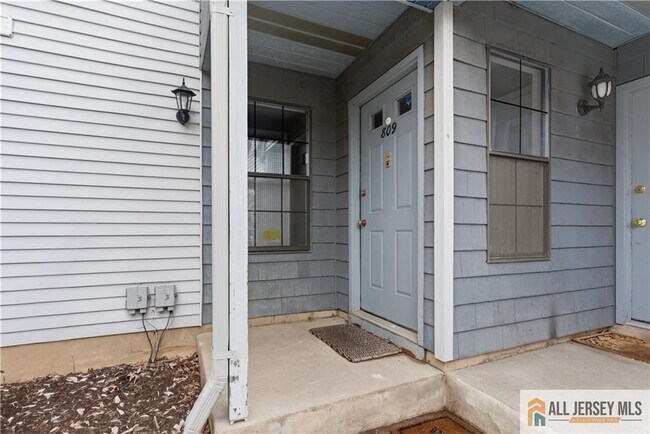 Foto del edificio - 809 Woodbridge Commons Way