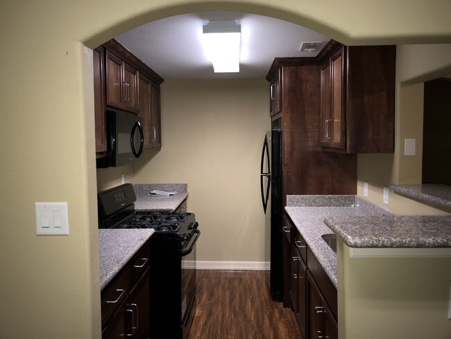 Cocina - 4711 Averill St