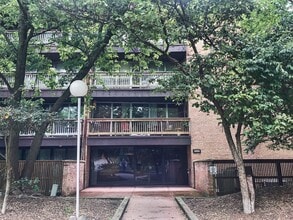 Building Photo - 5500 Hillcrest Ln