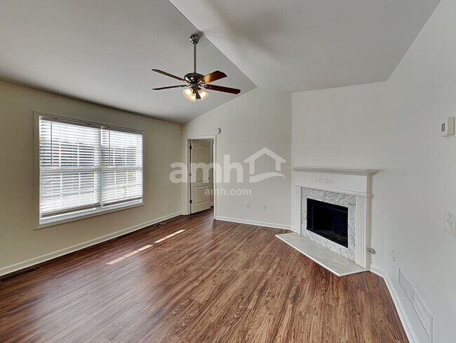 Foto del edificio - 6290 Queensdale Dr