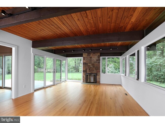 Building Photo - 9 Orchard Cir