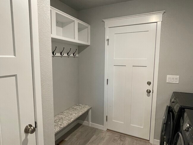 Laundry/Landing Zone - 4719 Van Buren Ave