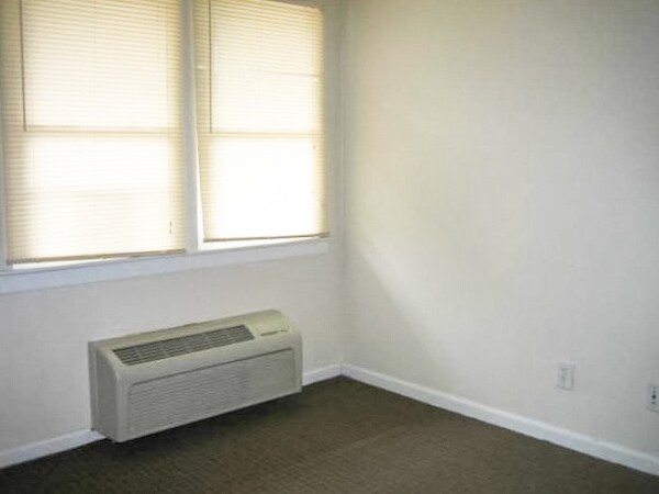 Foto del edificio - West Ashley Apartment Available Now