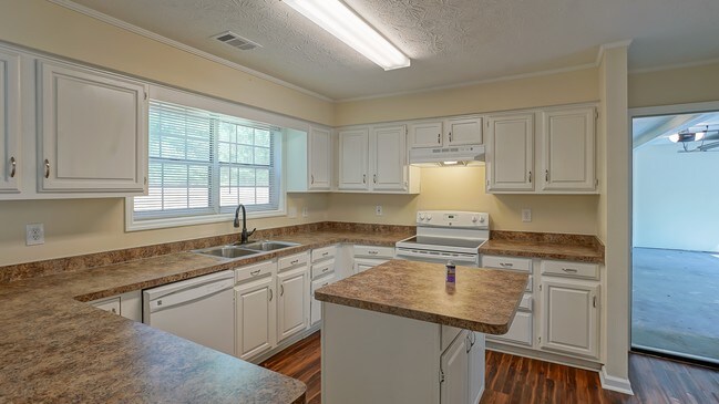 Building Photo - 310 Indus Ln