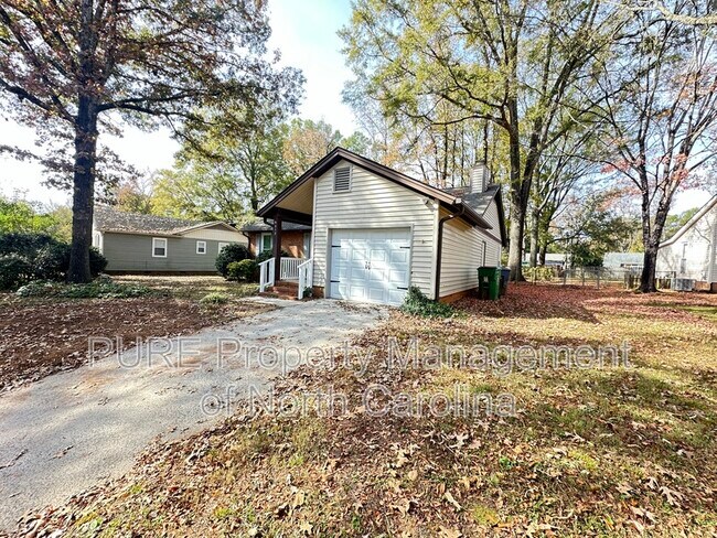 Foto del edificio - 9317 Knotty Pine Cir