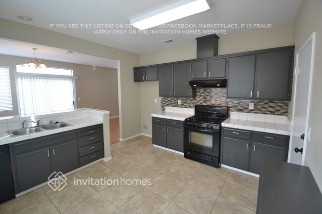 Foto del edificio - 4421 Fall Ln