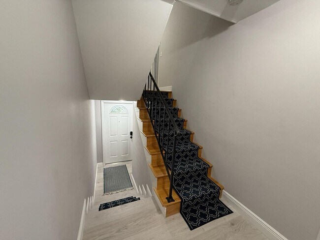 Foto del edificio - 386 Golfview Rd