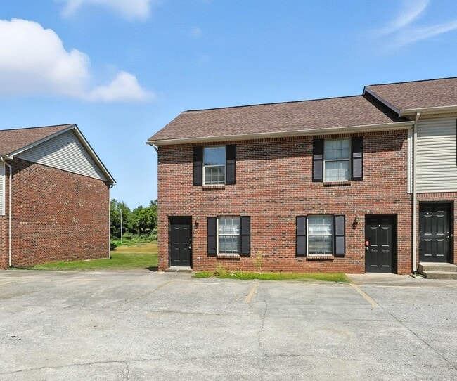 Building Photo - 253 State Line Rd