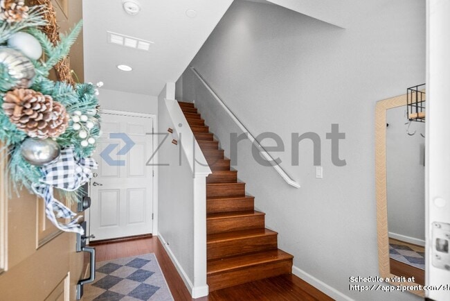 Building Photo - 5811 Via Lugano