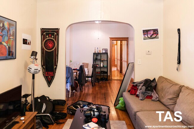 Foto del edificio - 2110 N Sheffield Ave