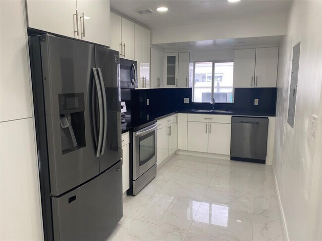 Foto del edificio - 13335 NW 19th Ave