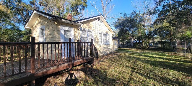Foto del edificio - 9040 Jackson Ave