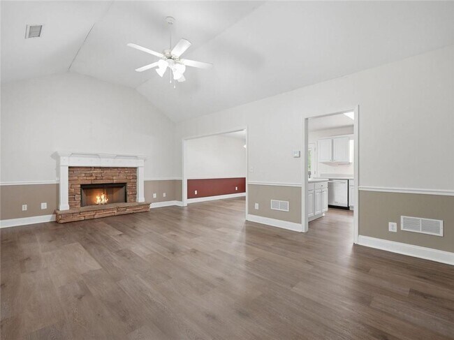 Foto del edificio - 166 Cove Hill