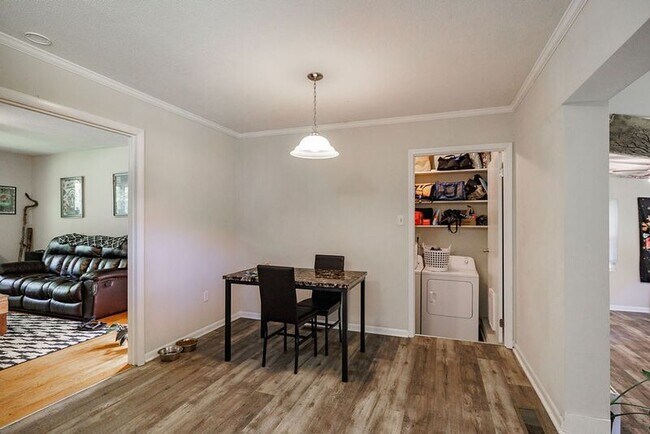Building Photo - 265 Brentwood Dr