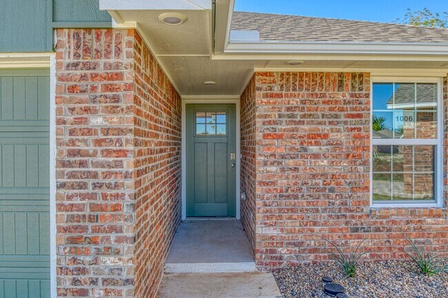 Building Photo - New Construction!  Lawn care provided!