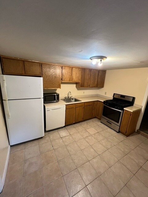 Building Photo - 439 Carothers Ave