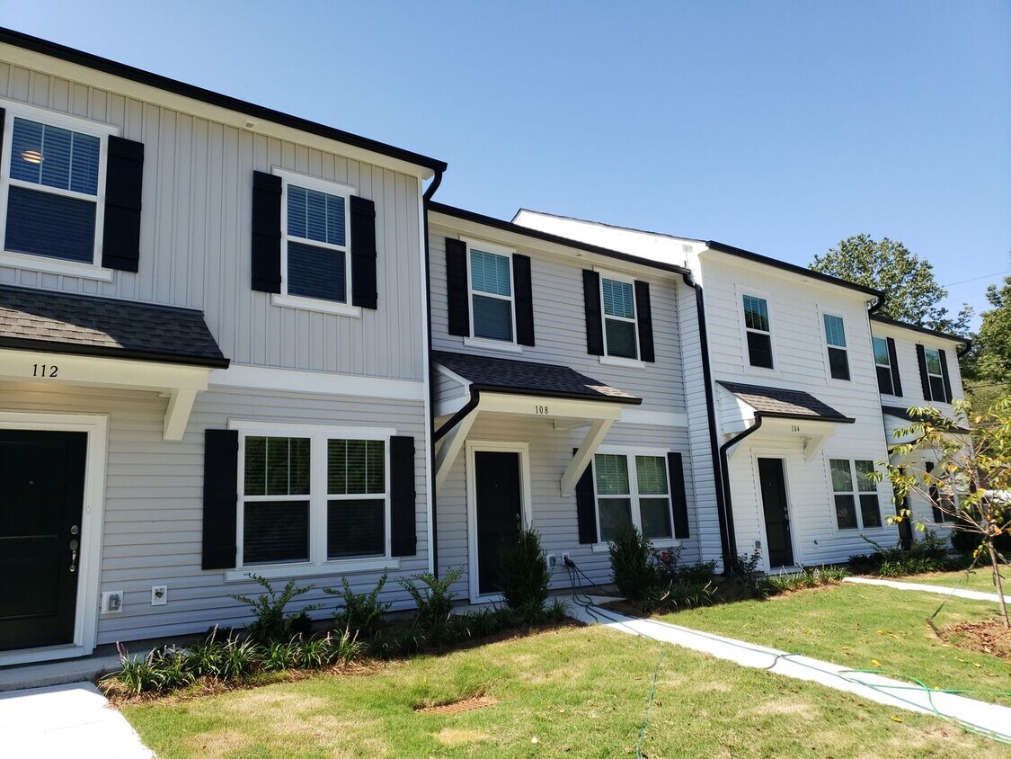 Primary Photo - 3 Bedroom Townhome Minutes from Downtown O...