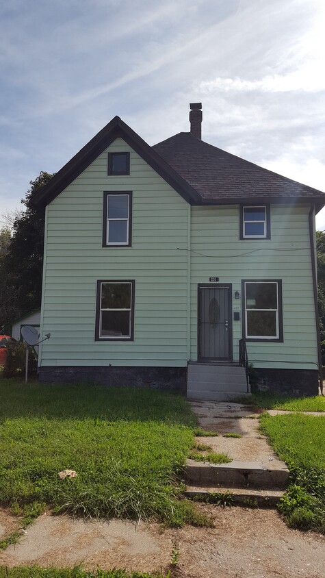Primary Photo - 231 Forest Ave
