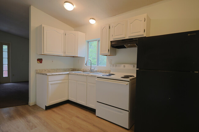 Building Photo - 1460 Pocono Ln