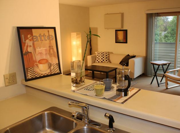 Cocina y sala de estar - Wilshire Woods Sommer Apartments