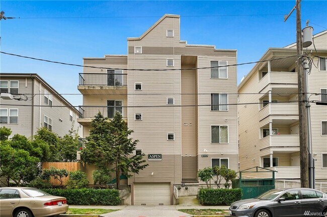 Building Photo - 2117 N 107th St