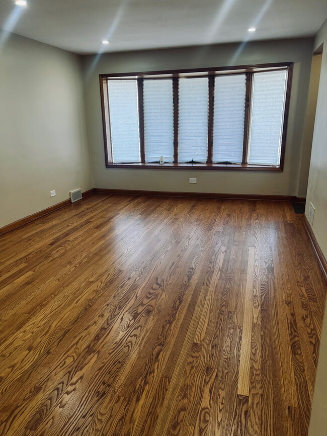 Building Photo - 6321 S Narragansett Ave