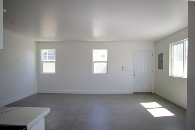 Foto del edificio - 4911 Lynnfield St