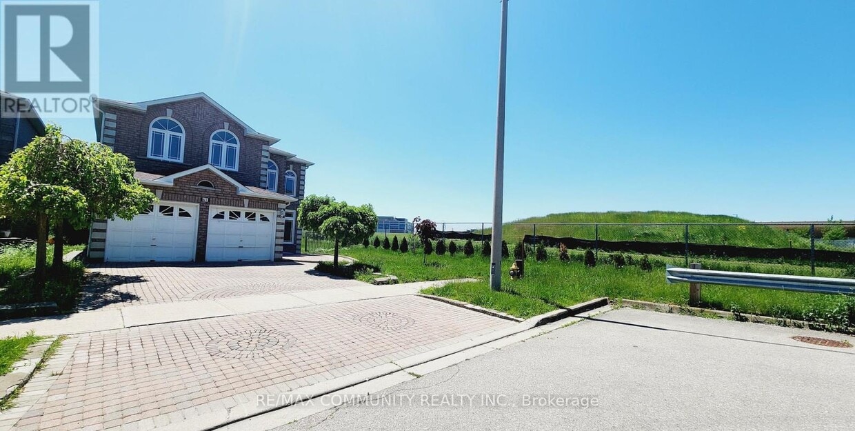 Photo principale - 61 Chartway Blvd