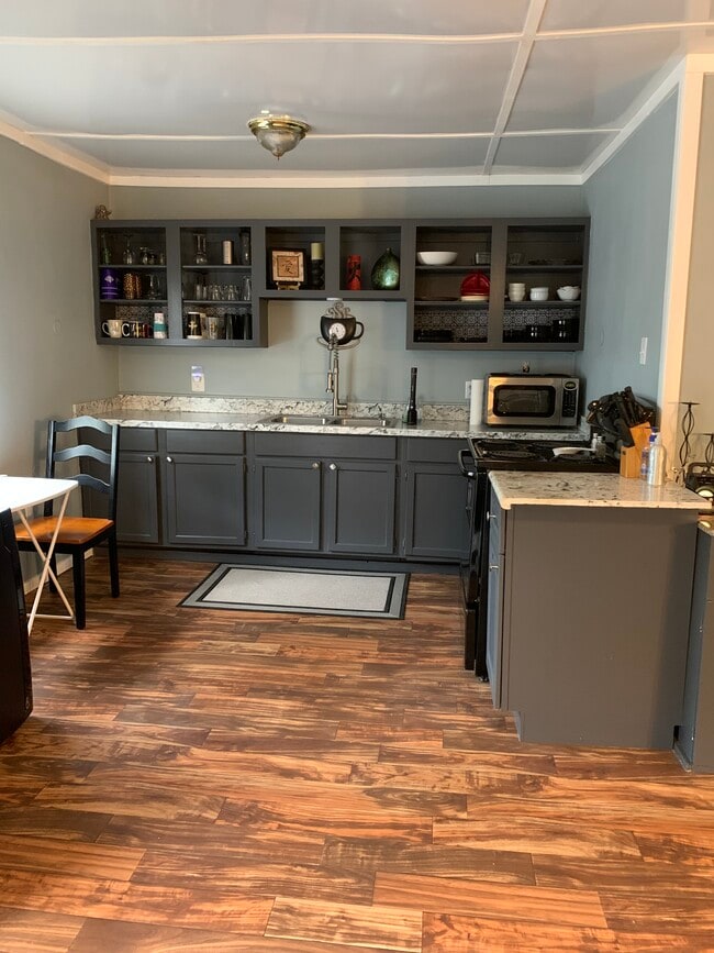 Kitchen open concept - 13 Lucille Dr