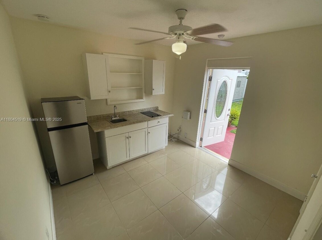 Primary Photo - 12520 W Randall Park Dr