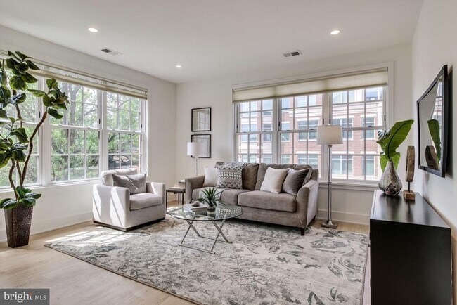 Foto del edificio - 521 N Washington St