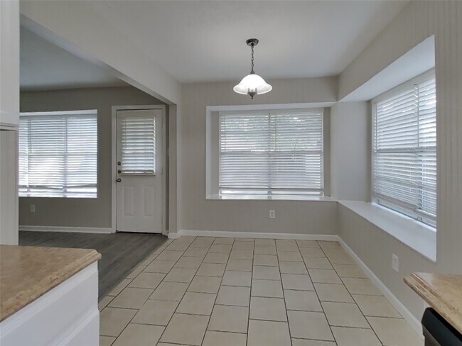 Foto del edificio - 23110 Newgate Dr