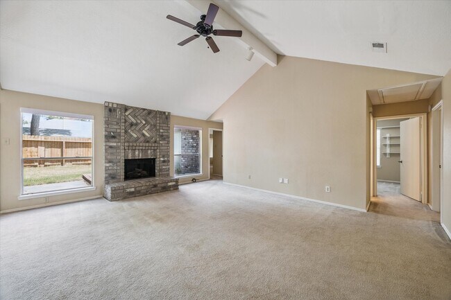 Foto del edificio - 16330 Leamington Ln