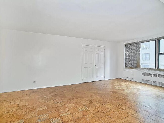 Foto del edificio - 310 Lenox Rd