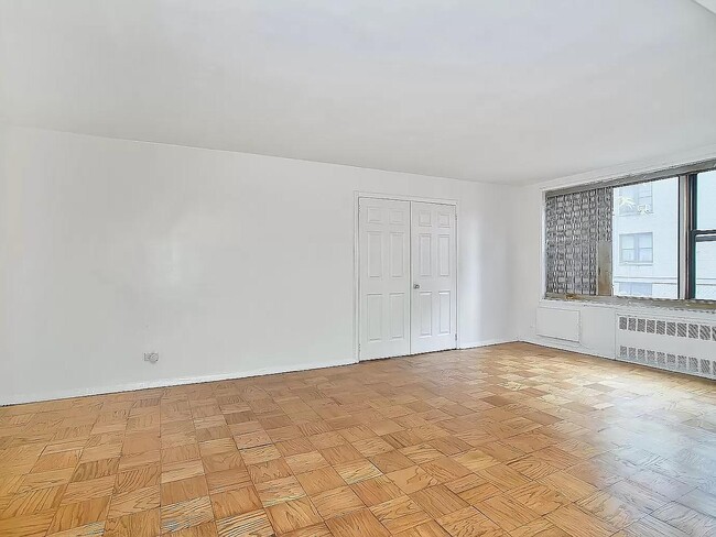 Building Photo - 310 Lenox Rd