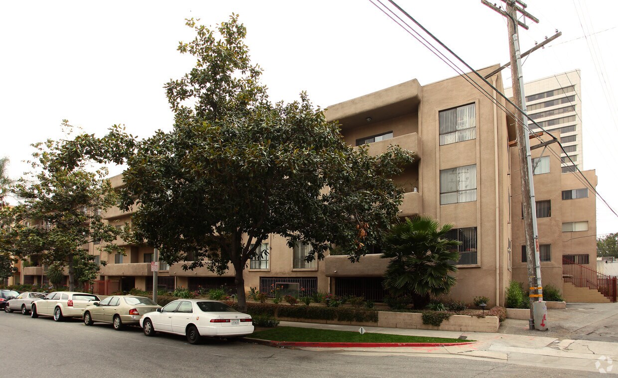 Foto del edificio - Bentley Monica Apartments