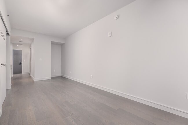 Building Photo - 55 Lagrange St