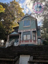 Building Photo - 2406 SE Yamhill St